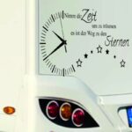 Klebefolien gestalten: Neues Design für Wohnwagen und Wohnmobile 4 „Nimm dir Zeit – für die schönen Dinge“ – erinnert daran, den Moment zu genießen.