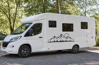Wohnmobil-Aufkleber Bergpanorama mit Sonne und Tannenwald
