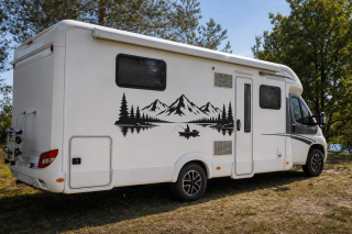 Wohnmobil-Aufkleber Angelboot am Bergsee mit Tannenwald