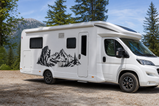Wohnmobil-Aufkleber Kletterer am Fels mit Bergsee