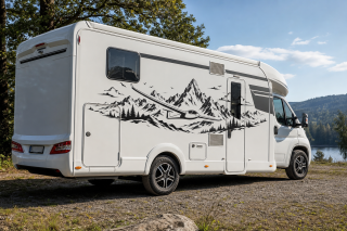 Wohnmobil-Aufkleber Segelflieger vor Bergpanorama mit Wolken